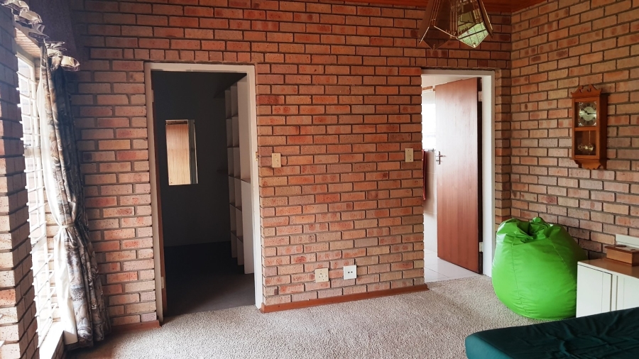 5 Bedroom Property for Sale in Sasolburg Rural Free State
